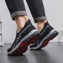 メンズ 通気性メッシュ スリッポン スニーカー - ブラック＆グレーにレッドアクセント、ラバーソール、ラウンドトゥ、ロートップ カジュアルスポーツシューズ オールシーズン対応