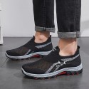 メンズ 通気性メッシュ スリッポン スニーカー - ブラック＆グレーにレッドアクセント、ラバーソール、ラウンドトゥ、ロートップ カジュアルスポーツシューズ オールシーズン対応