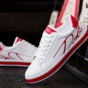 メンズファッションスニーカー - カジュアル＆スポーティなロートップレースアップシューズ、ブラック＆ホワイトデザイン「NOW」文字プリント付き、快適PUアッパー＆耐久性PVCソールでカジュアルウェアに最適、スタイリッシュな文字プリント、快適フィット